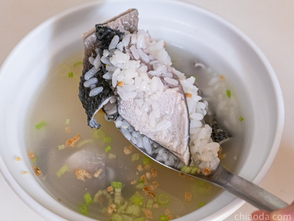 ▲▼施家虱目魚粥。（圖／貪吃巧達 In Taichung 授權提供，下同，勿隨意翻拍以免侵權。)