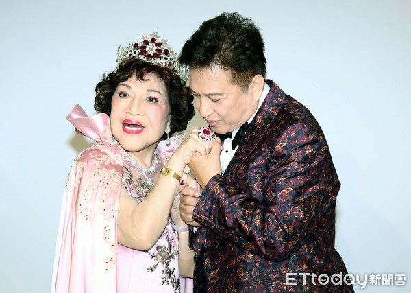 ▲周遊、李朝永拍攝婚紗照▼。（圖／記者屠惠剛攝）