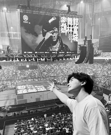▲林心如、鄭元暢、謝佳見、海裕芬、楊謹華。（圖／翻攝自鄭元暢Instagram）