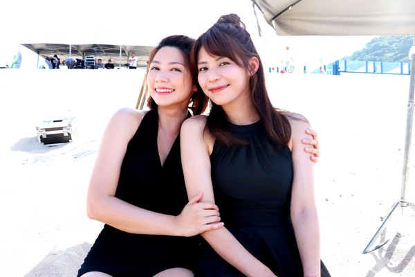 ▲《天之驕女》連體姊妹花林萱瑜、曾智希拍游泳戲。（圖／三立提供）