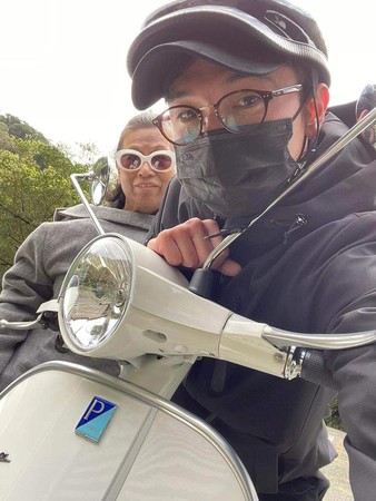 ▲▼邱澤騎父親偉士牌載媽一日約會 。(圖/海納百川提供) ▲▼邱澤騎父親偉士牌載媽一日約會 。(圖/海納百川提供)