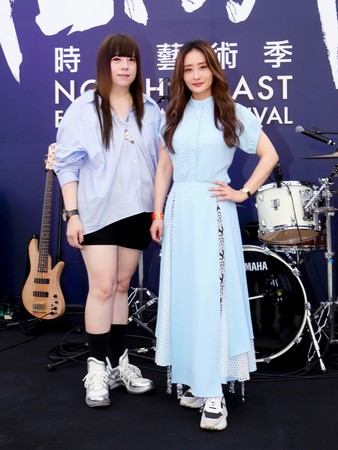 ▲2020北海岸時尚藝術季。林嘉綺、陳德容、設計師潘怡良、樂團noovy、主持人黃子佼搭漁船出場 。(圖/伊林提供) ▲2020北海岸時尚藝術季。林嘉綺、陳德容、設計師潘怡良、樂團noovy、主持人黃子佼搭漁船出場 。(圖/伊林提供)
