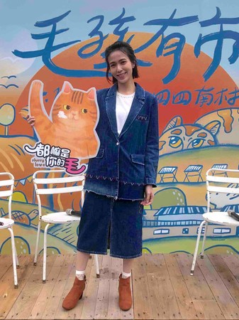 ▲▼《都嘛是你的毛》左起風田、龍語申、辛樂兒、動物溝通師春花媽、潘心慧監製。（圖／七十六号原子提供）