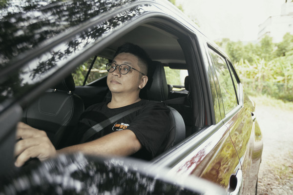 ▲▼工人作家,林立青,Nissan,Kicks,跨界休旅,運動休旅。(圖/ETtoday) ▲▼工人作家,林立青,Nissan,Kicks,跨界休旅,運動休旅。(圖/ETtoday)