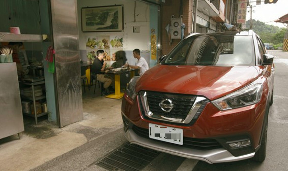 ▲▼工人作家,林立青,Nissan,Kicks,跨界休旅,運動休旅。(圖/ETtoday) ▲▼工人作家,林立青,Nissan,Kicks,跨界休旅,運動休旅。(圖/ETtoday)