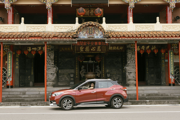 ▲▼工人作家,林立青,Nissan,Kicks,跨界休旅,運動休旅。(圖/ETtoday) ▲▼工人作家,林立青,Nissan,Kicks,跨界休旅,運動休旅。(圖/ETtoday)