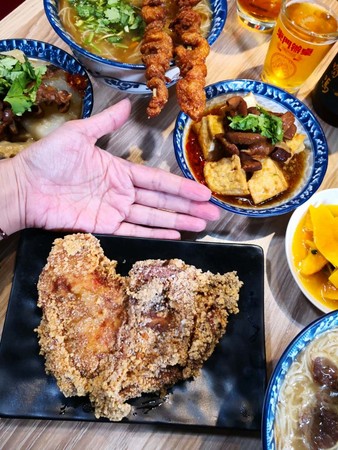 ▲▼享初食堂。（圖／水靜葳環遊世界366天提供）