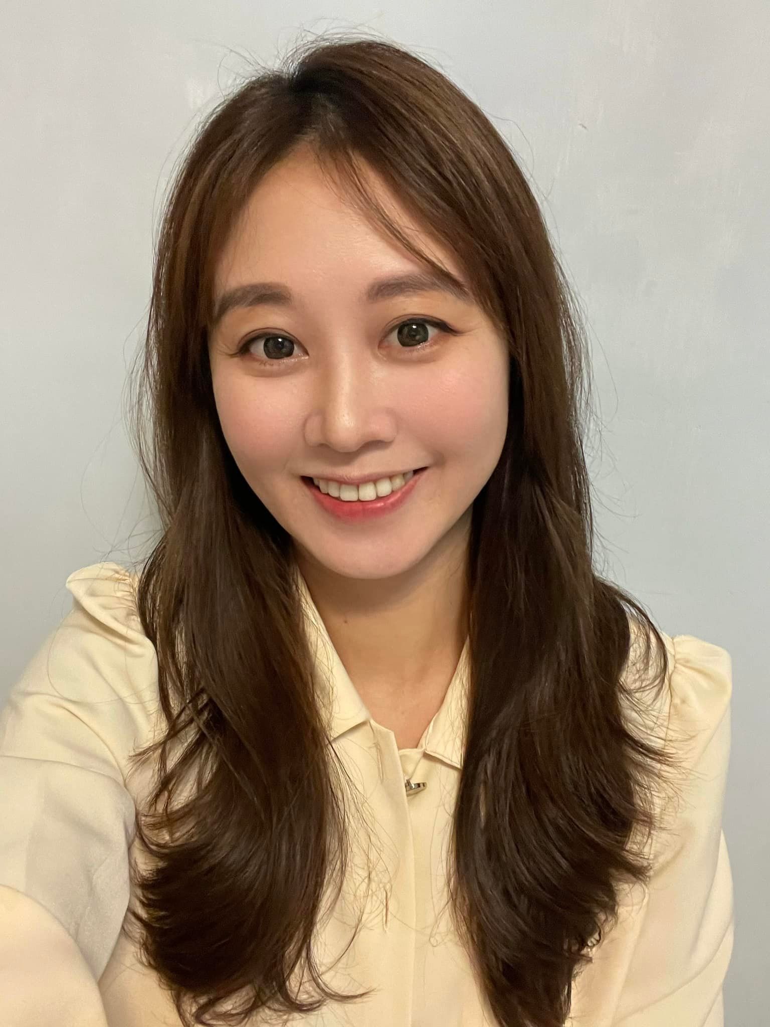 ▲PTT表特美女主播宣布懷孕5個月! 結婚7年「打百針試管」迎雙胞胎。(圖/翻攝自Facebook/楊智捷 Gingera)