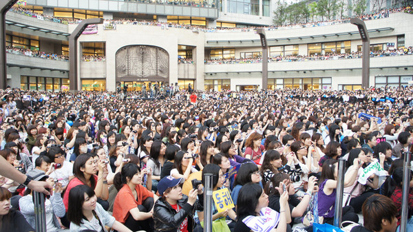 ▲Super Junior-M台灣首次舉辦簽名會吸引6000人到場盛況。（圖／avex Taiwan提供）