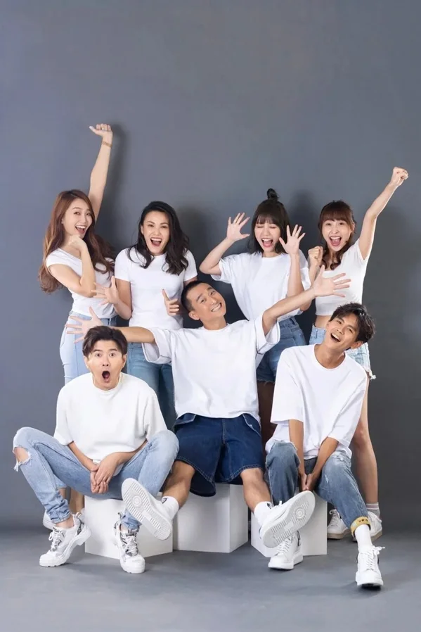 Jessie(後排左起)、Jessica、陳沐青、黃云歆,如今4人之中,只剩下1人。圖/鬧著玩提供